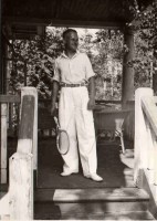 Борис Кривошапкин на даче в Яуногре перед игрой в теннис